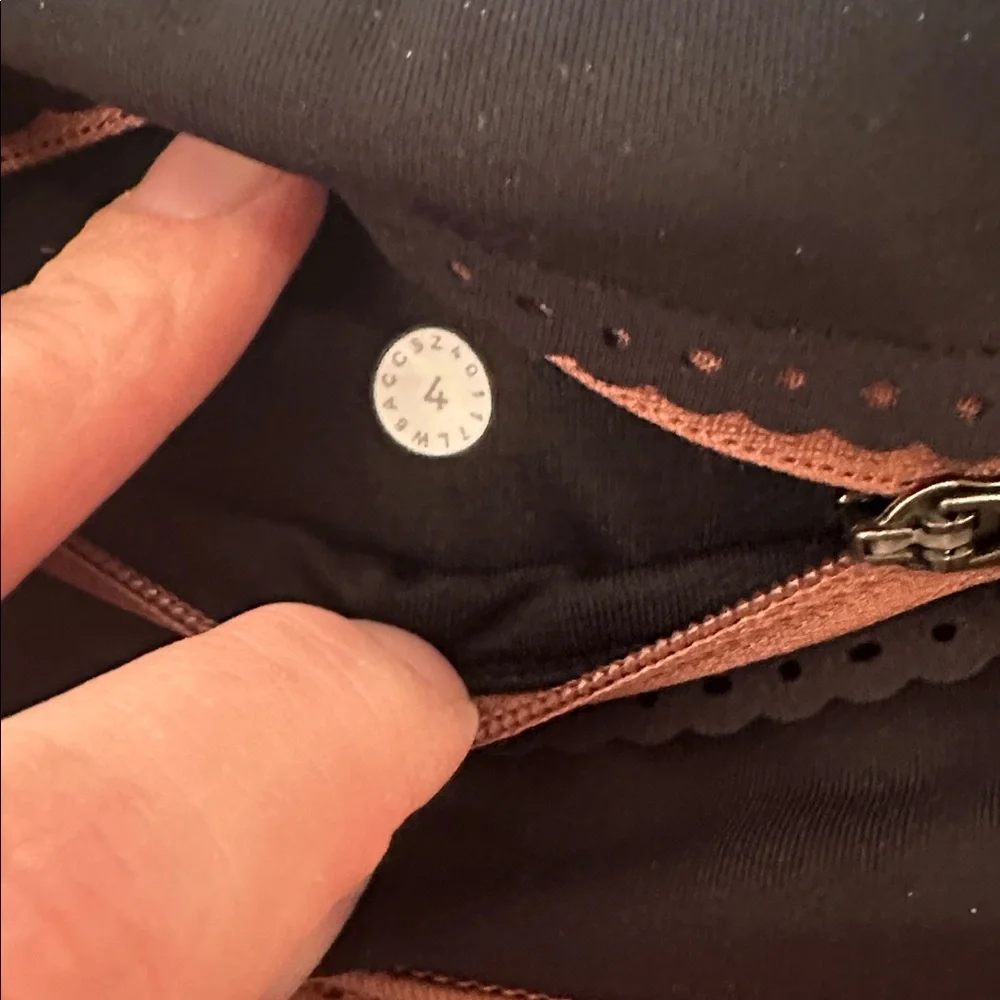 Lululemon Brown and‎ Black Mesh Side Crop Leggings size 4 EUC